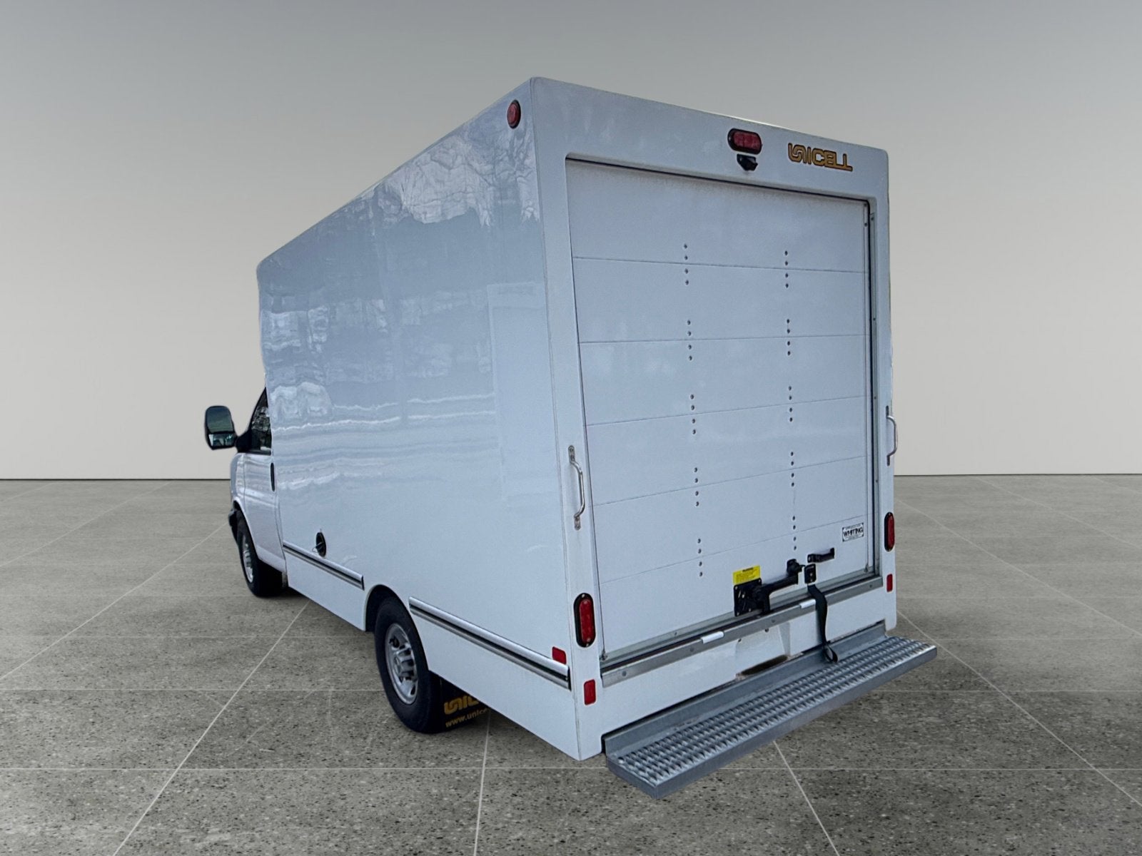 2025 Chevrolet Express Cutaway 3500 1WT