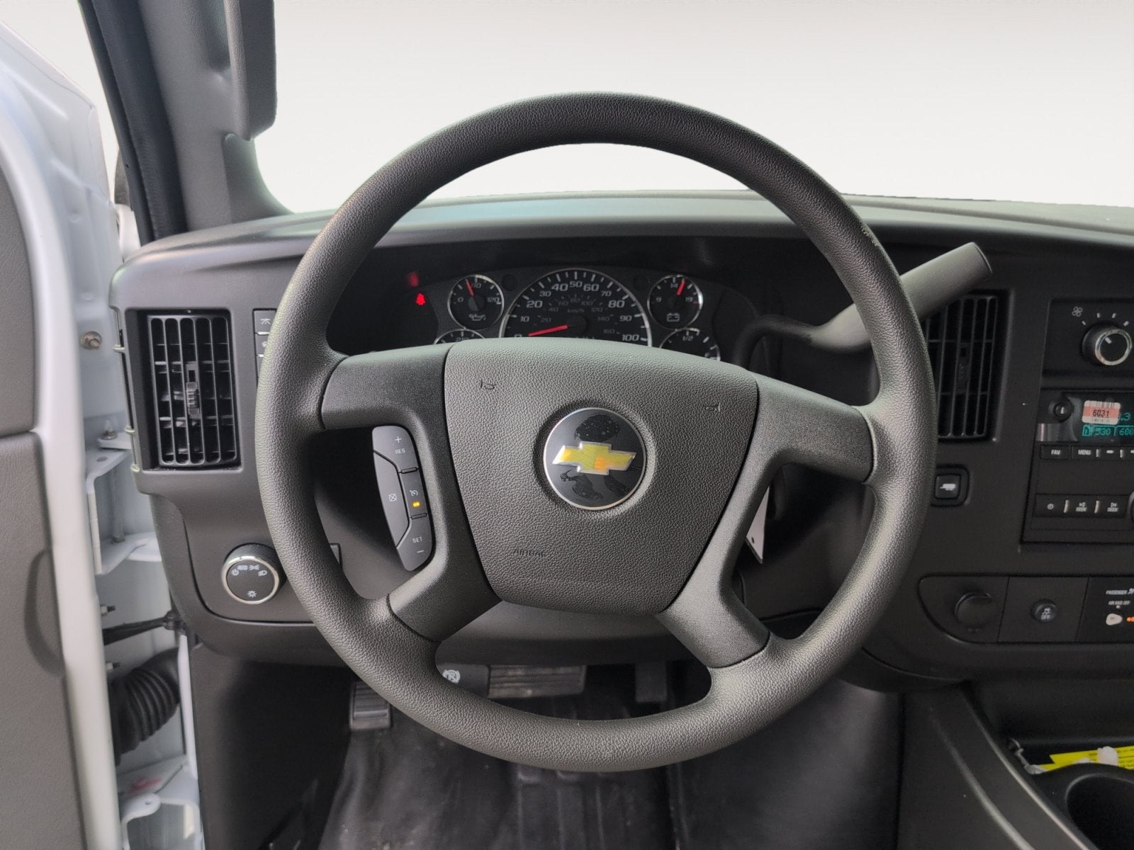 2026 Chevrolet Express Cutaway 3500 1WT