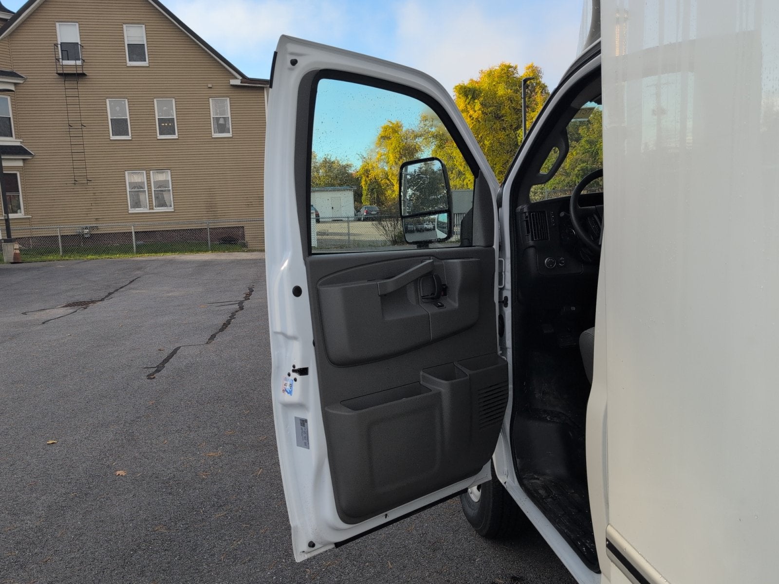2026 Chevrolet Express Cutaway 3500 1WT