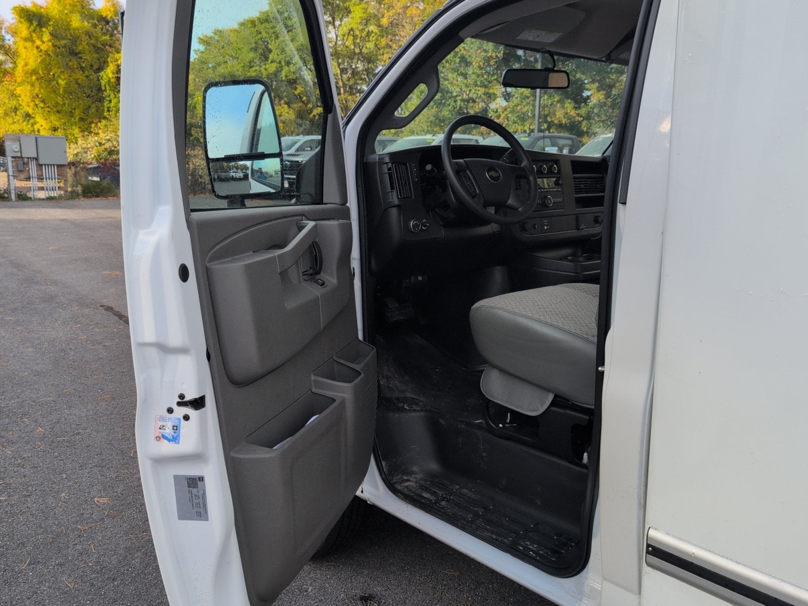 2026 Chevrolet Express Cutaway 3500 1WT