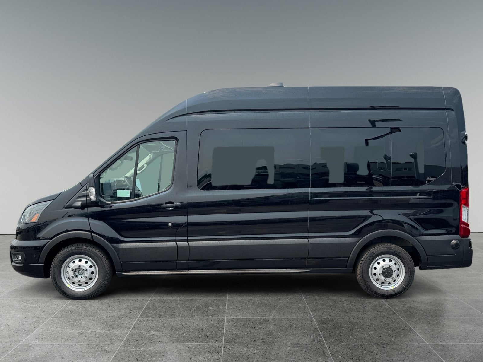 2026 Ford Transit Passenger Wagon XLT