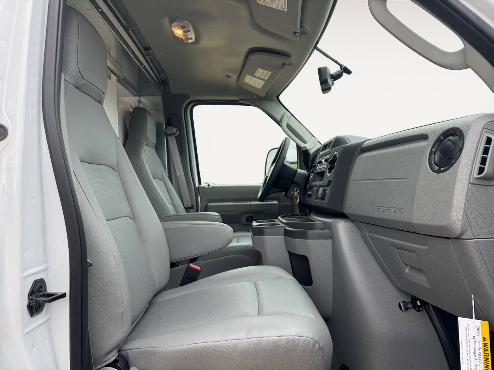 2025 Ford E-Series Cutaway E-450 DRW