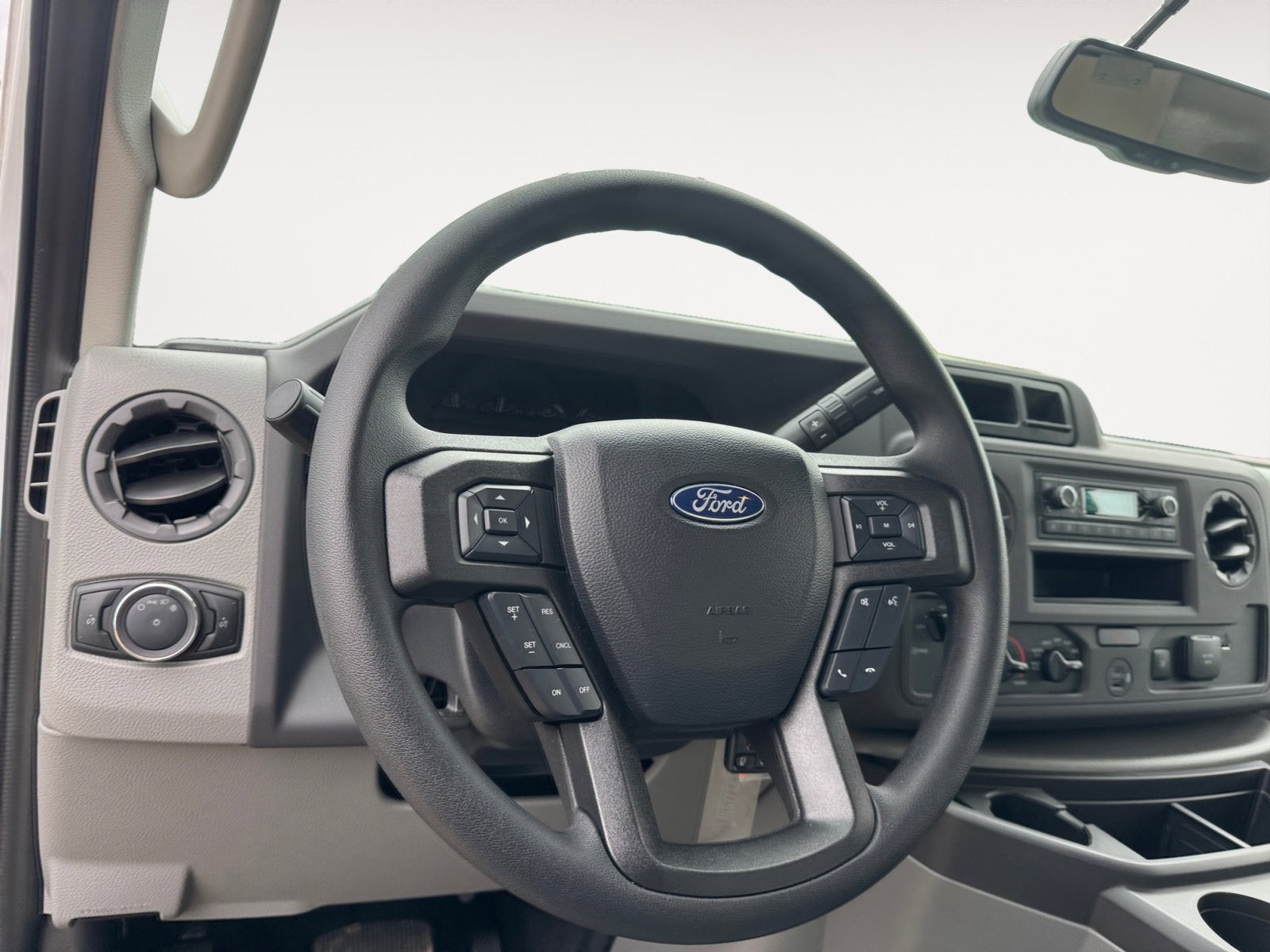 2025 Ford E-Series Cutaway E-450 DRW