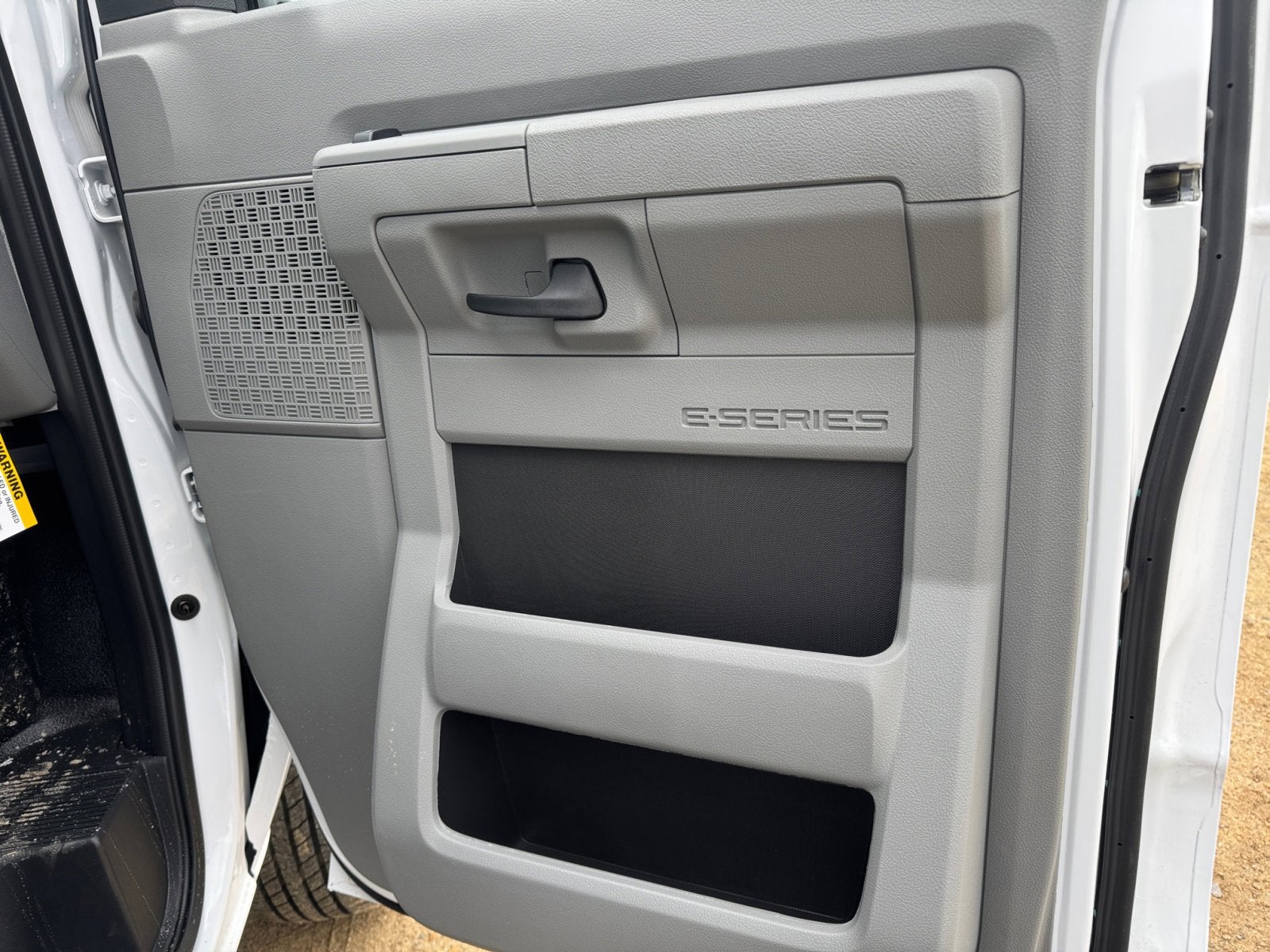 2025 Ford E-Series Cutaway E-450 DRW