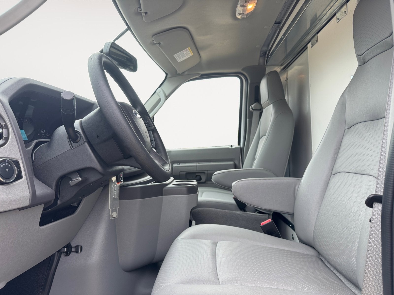 2025 Ford E-Series Cutaway E-450 DRW