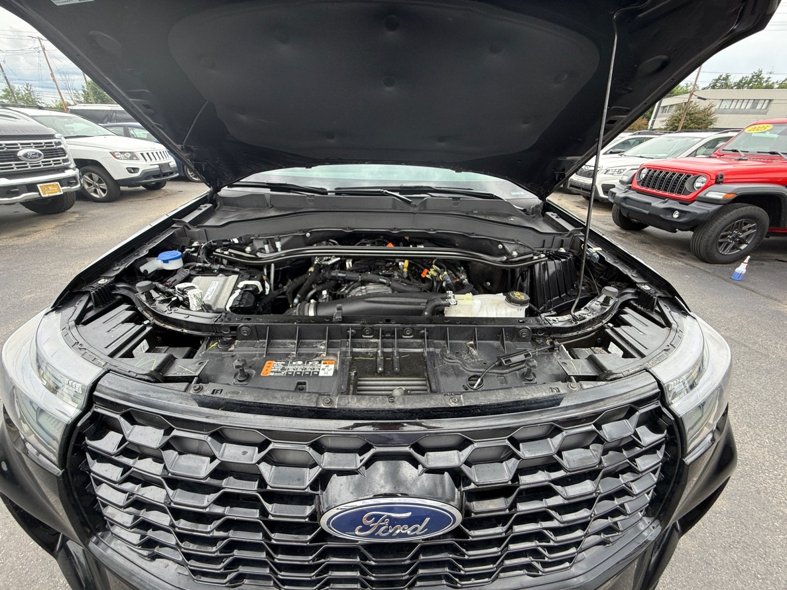 2025 Ford Explorer ST-Line
