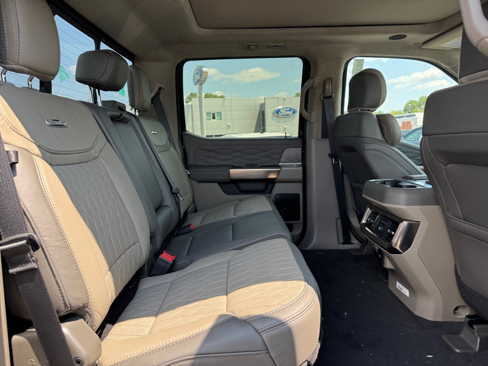 2026 Ford Super Duty F-250 SRW Platinum