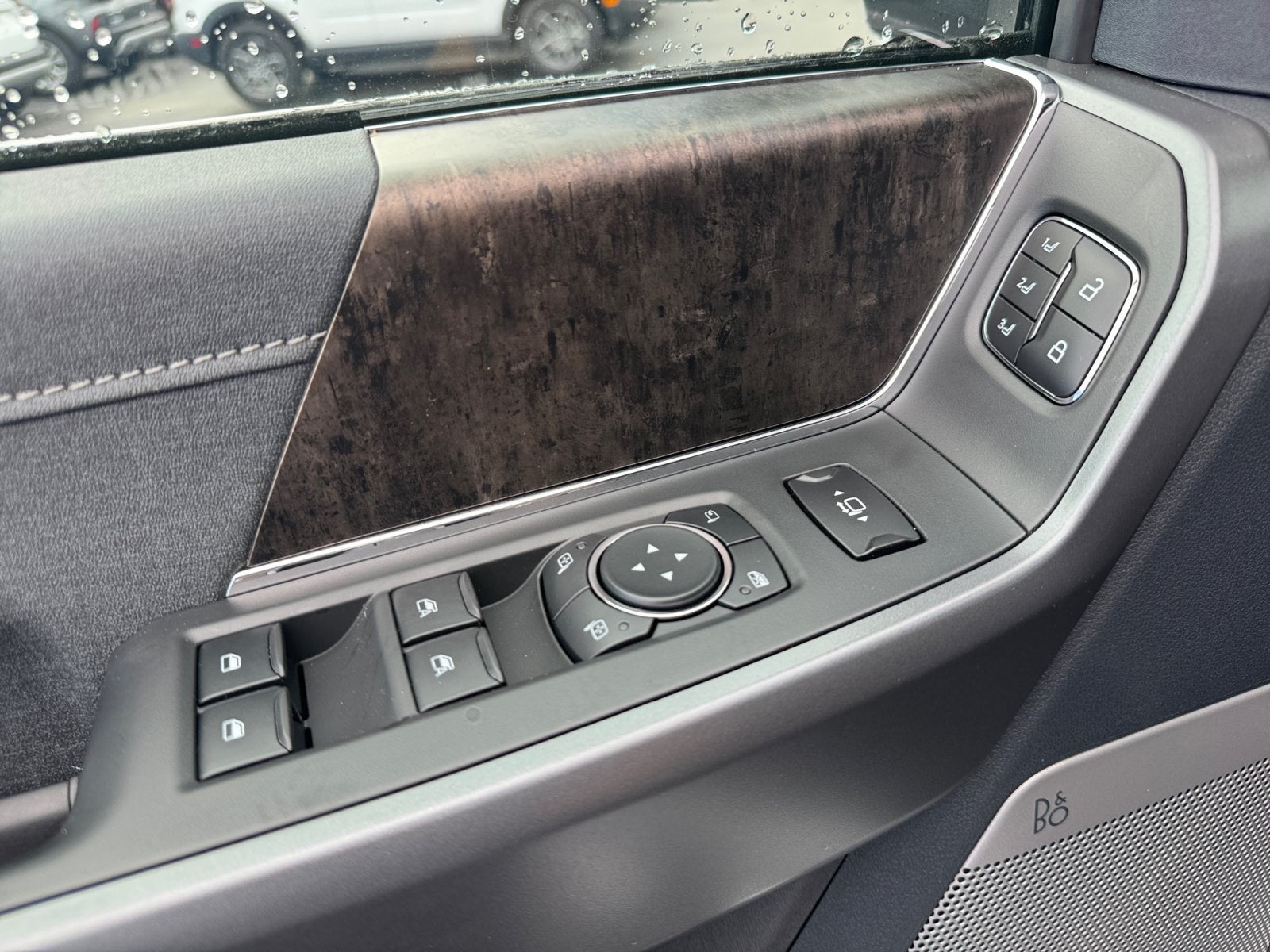 2027 Ford Super Duty F-250 SRW F-250® Lariat®