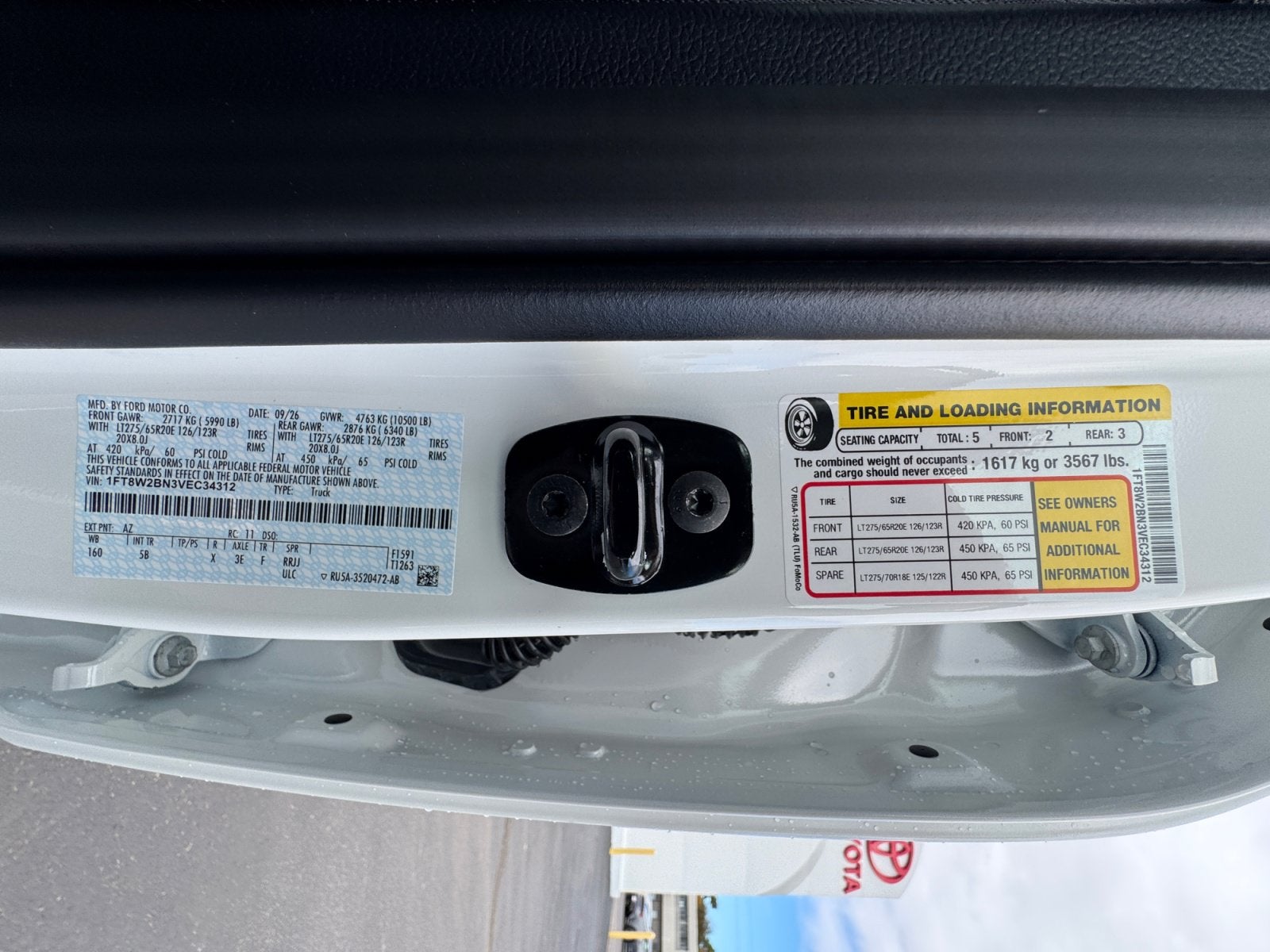 2027 Ford Super Duty F-250 SRW F-250® Lariat®