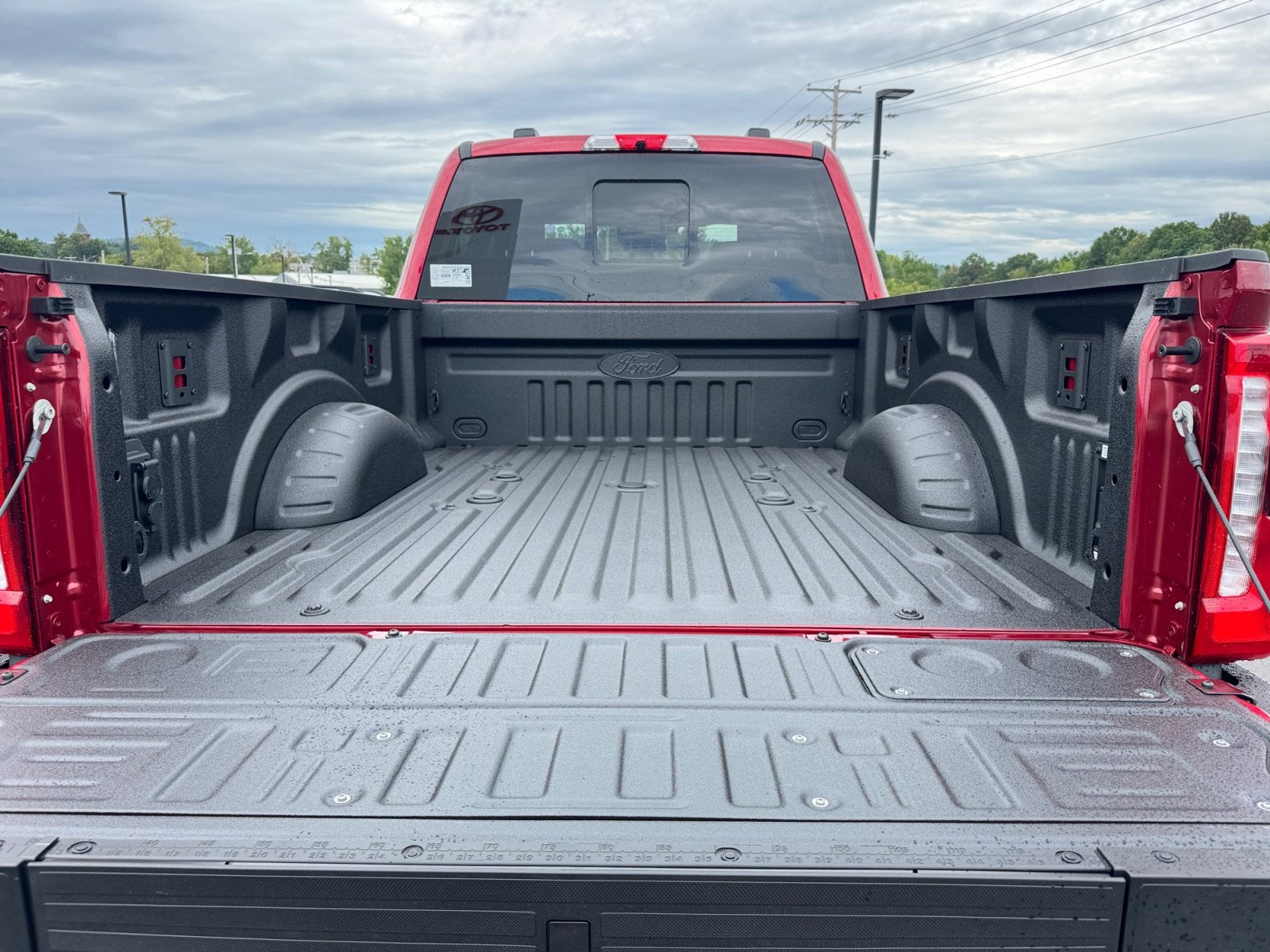 2027 Ford Super Duty F-350 SRW LARIAT