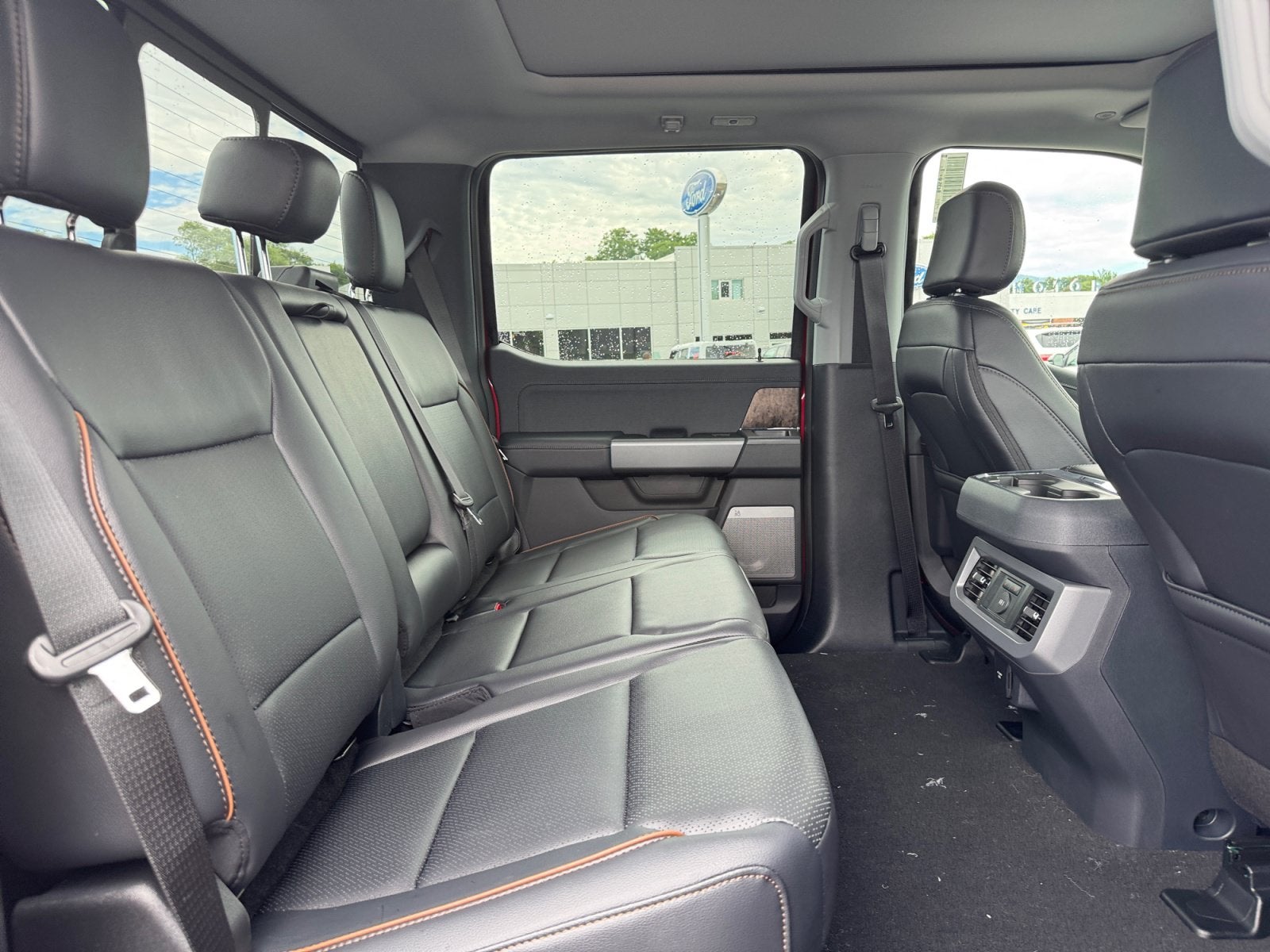 2027 Ford Super Duty F-350 SRW LARIAT