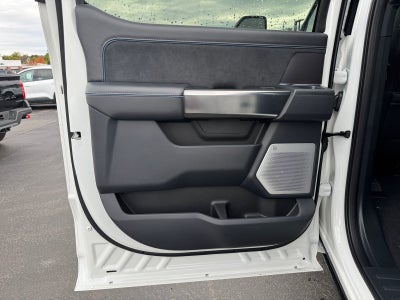 2027 Ford Super Duty F-350 SRW Platinum
