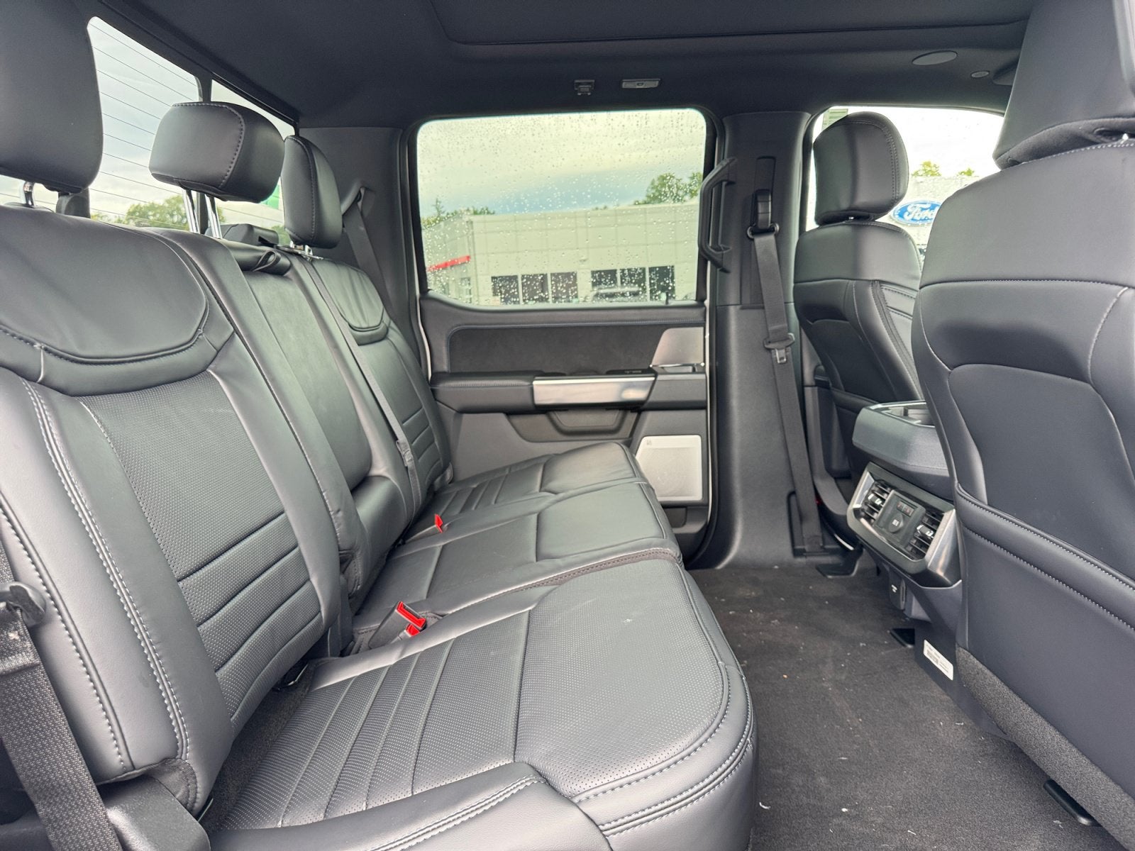 2027 Ford Super Duty F-350 SRW Platinum