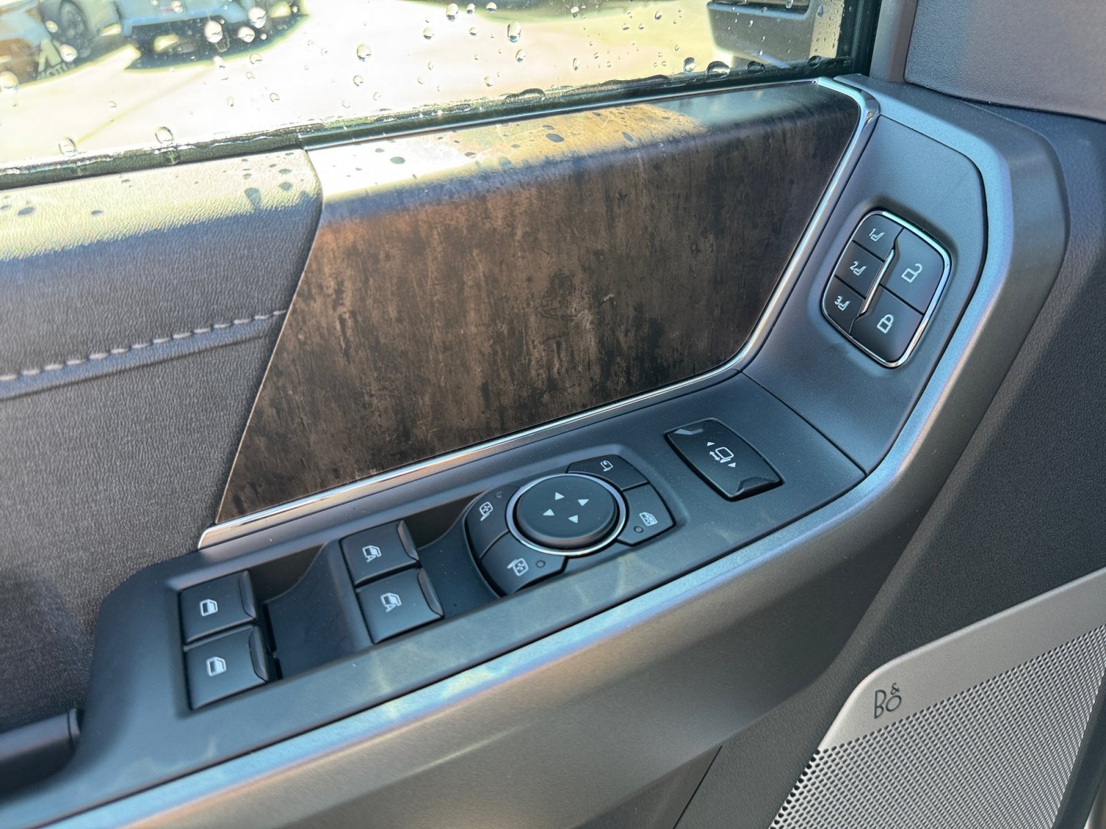 2027 Ford Super Duty F-350 SRW LARIAT