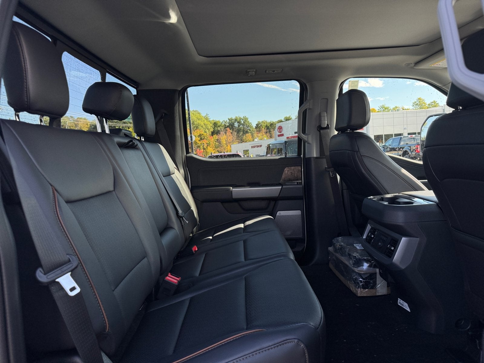 2027 Ford Super Duty F-350 SRW LARIAT