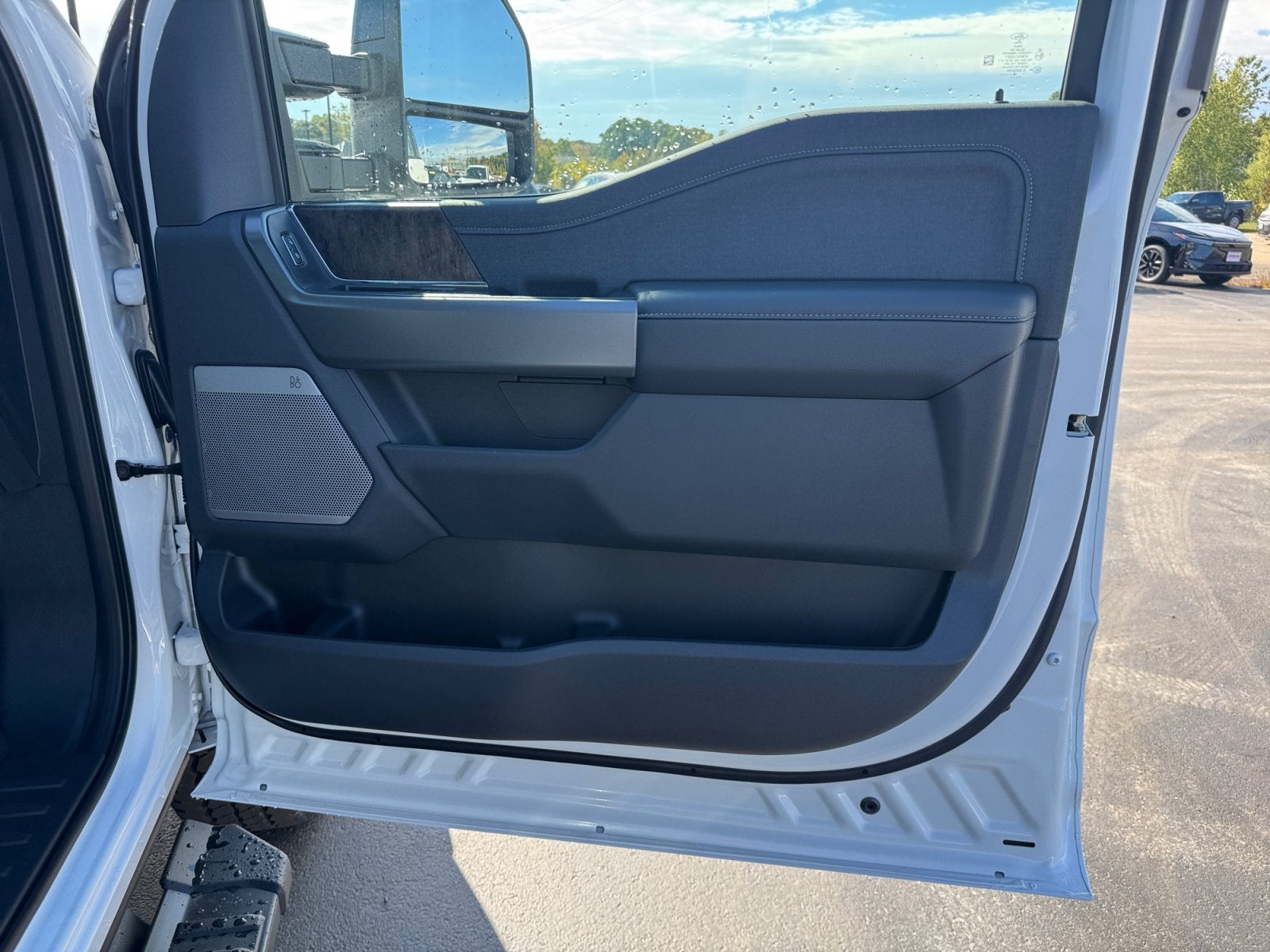 2027 Ford Super Duty F-350 SRW LARIAT
