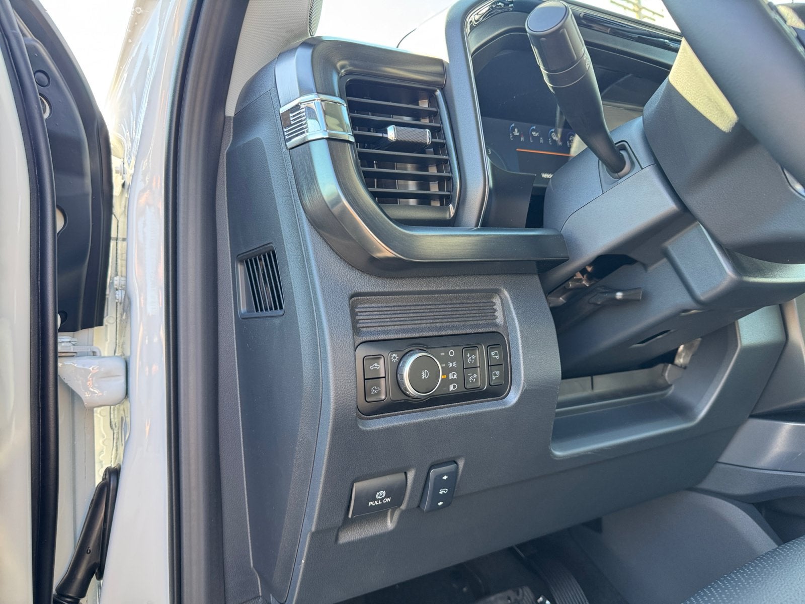 2027 Ford Super Duty F-350 SRW LARIAT