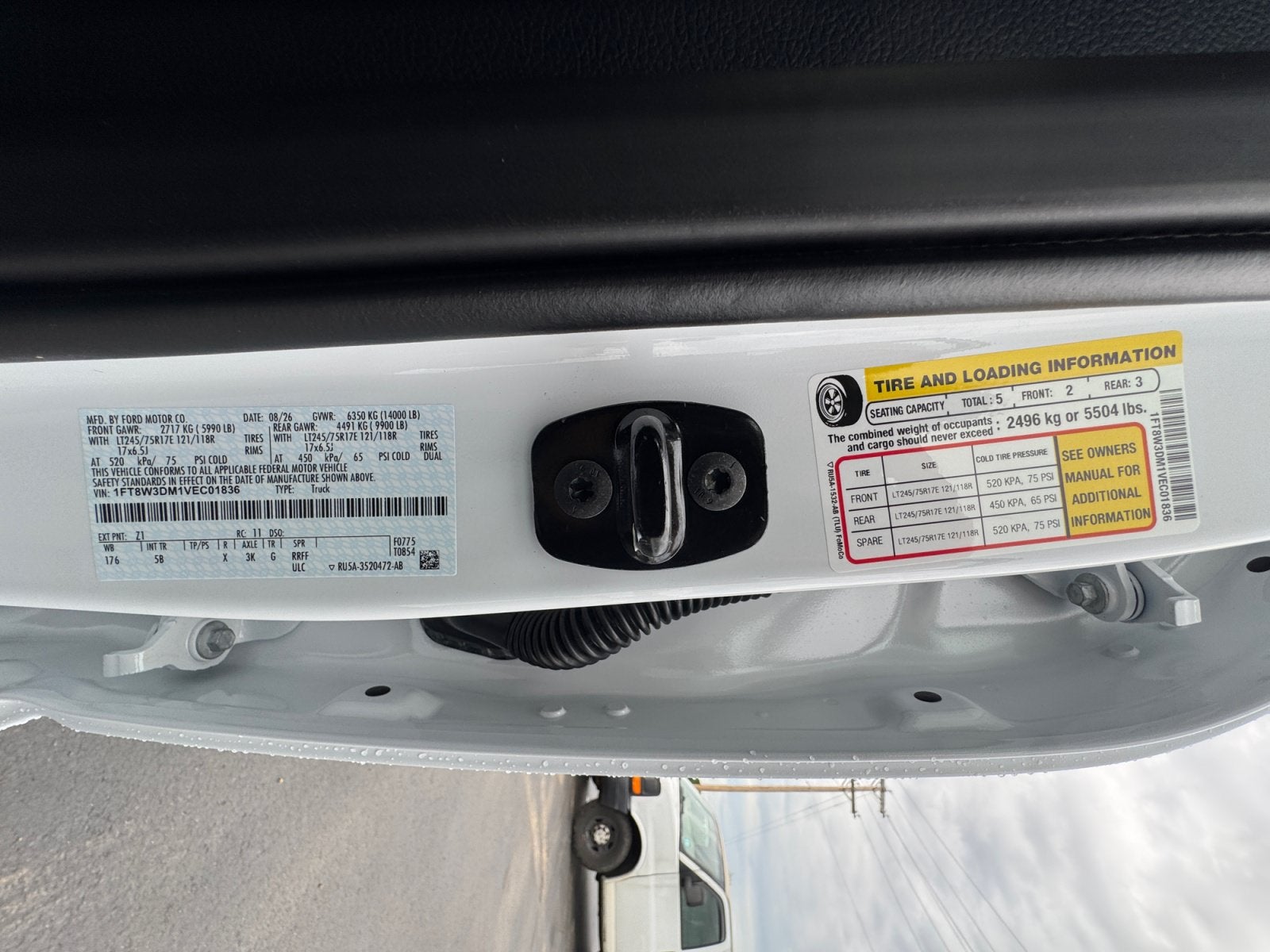 2027 Ford Super Duty F-350 DRW LARIAT