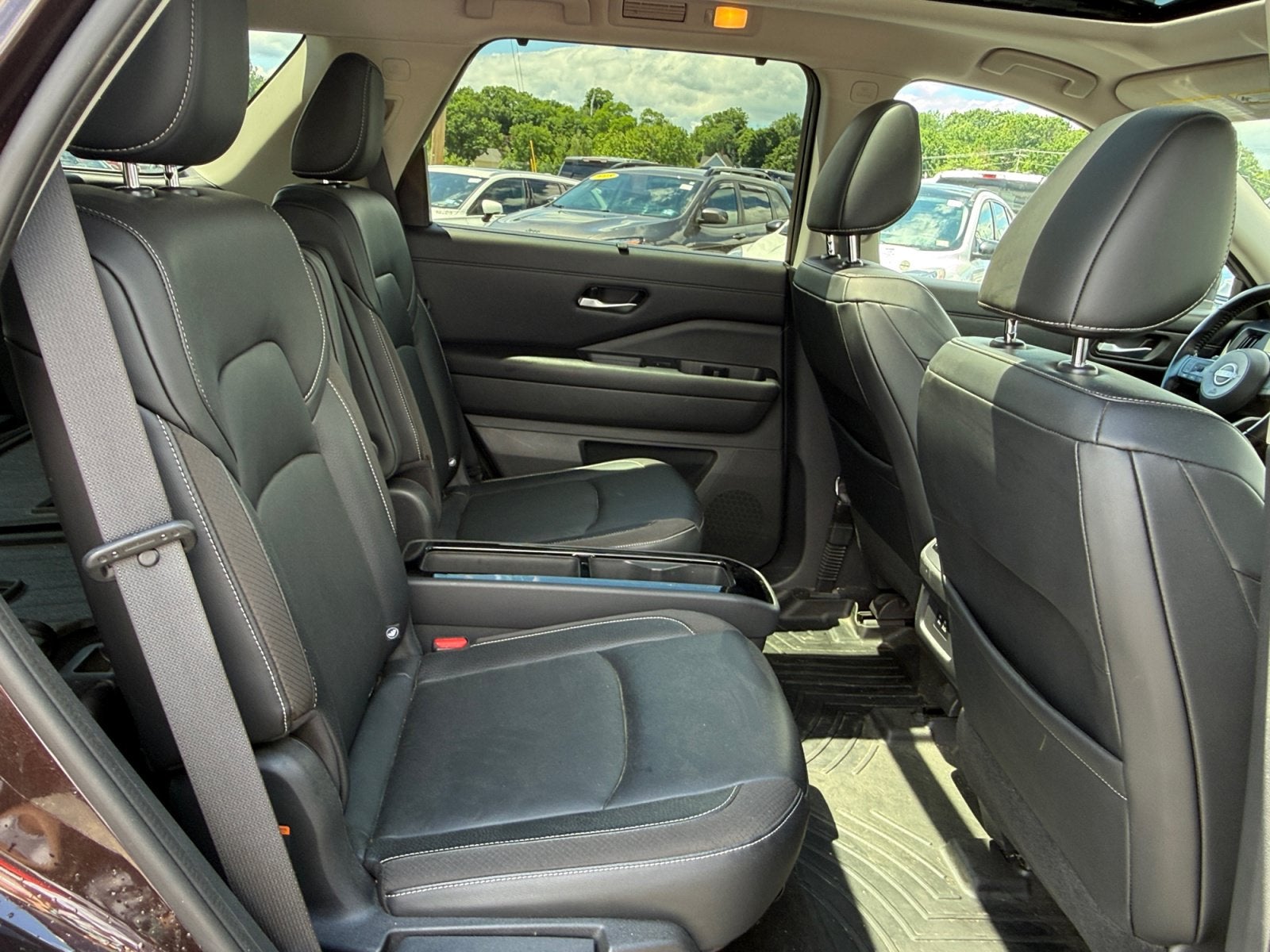 2022 Nissan Pathfinder SL