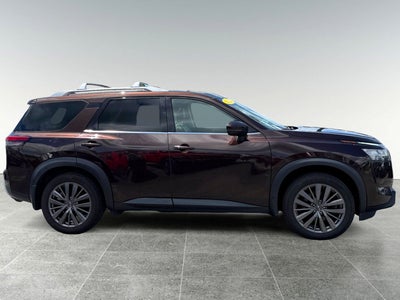 2022 Nissan Pathfinder SL