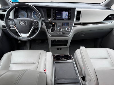 2020 Toyota Sienna XLE