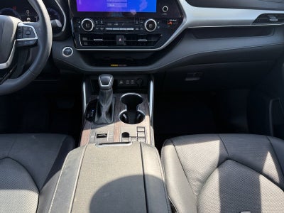 2025 Toyota Highlander Hybrid Platinum