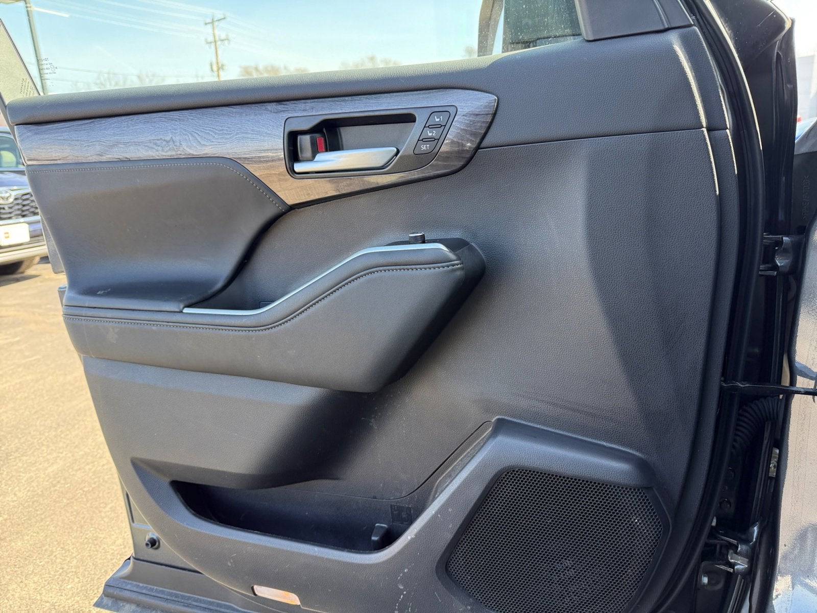 2025 Toyota Highlander Hybrid Platinum