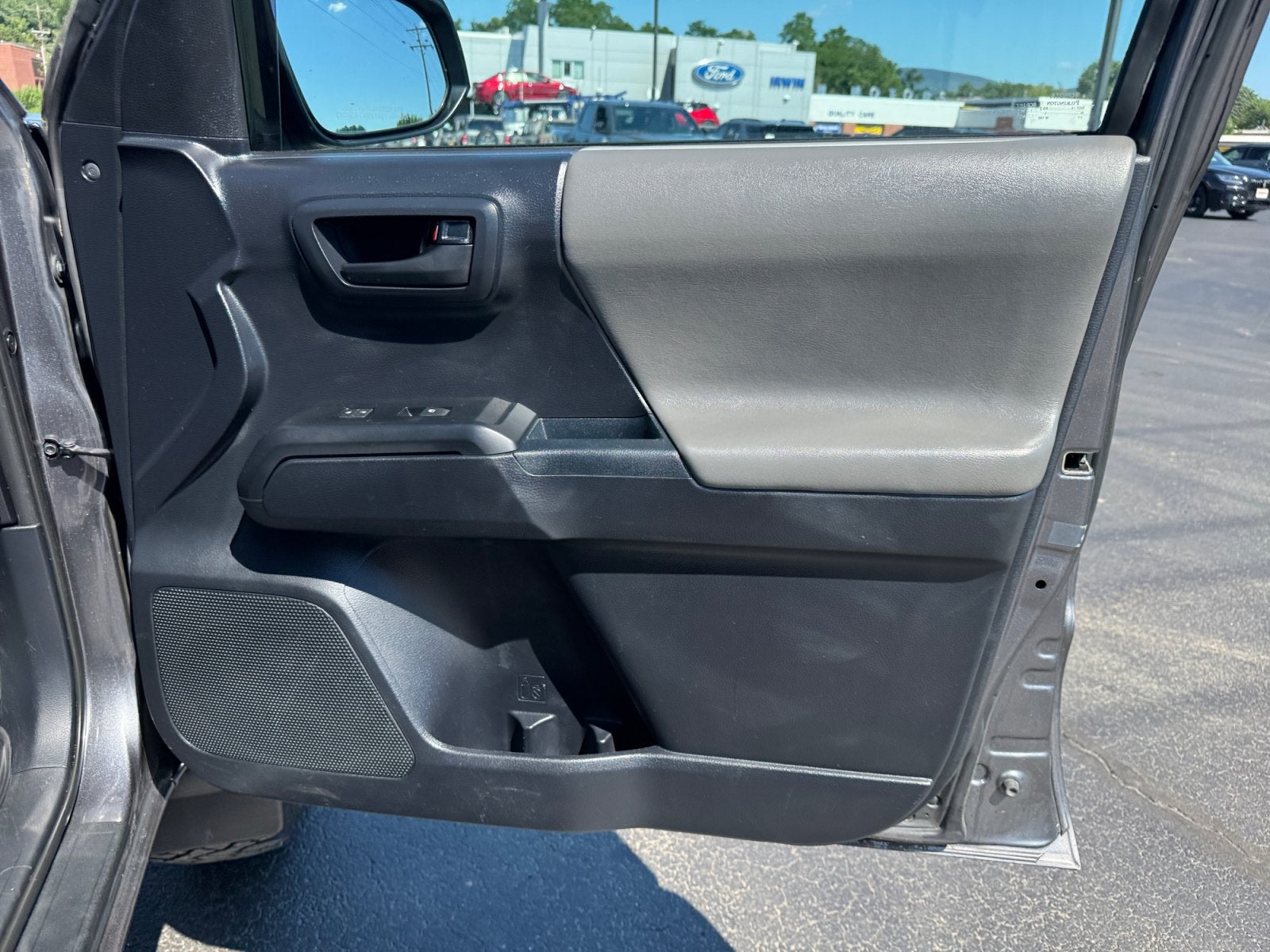 2017 Toyota Tacoma SR