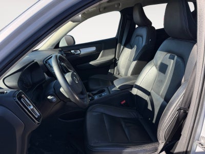 2022 Volvo XC40 Momentum