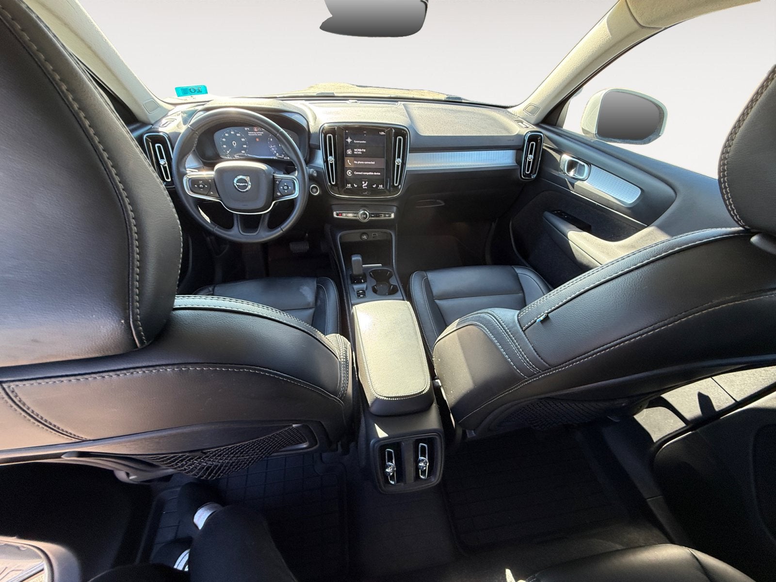 2022 Volvo XC40 Momentum