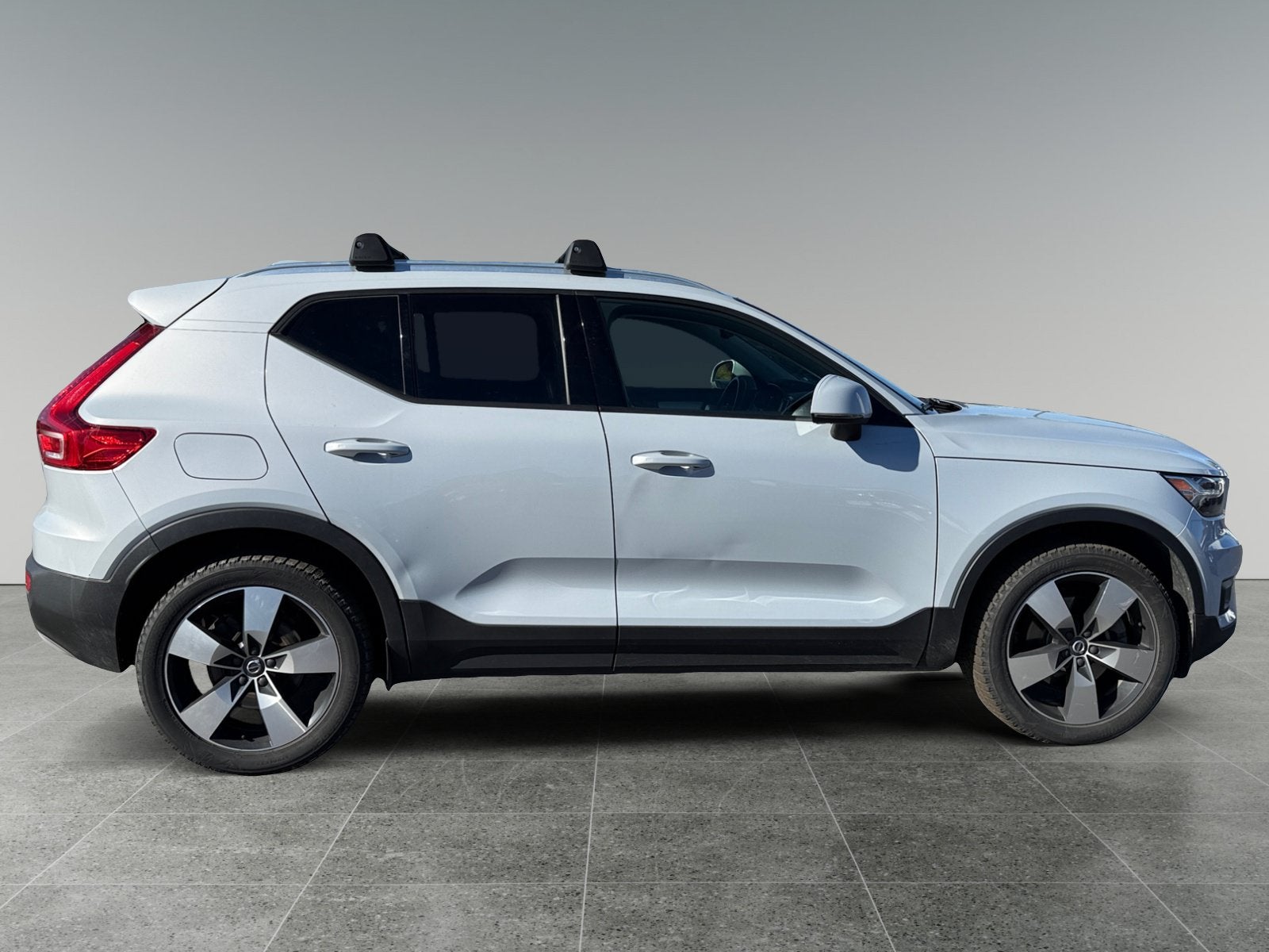 2022 Volvo XC40 Momentum