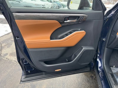 2026 Toyota Highlander Hybrid Platinum