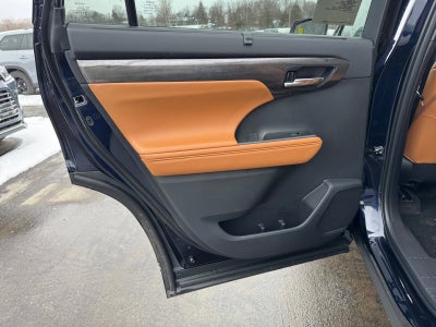 2026 Toyota Highlander Hybrid Platinum