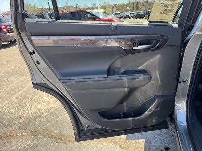 2026 Toyota Highlander Hybrid Platinum