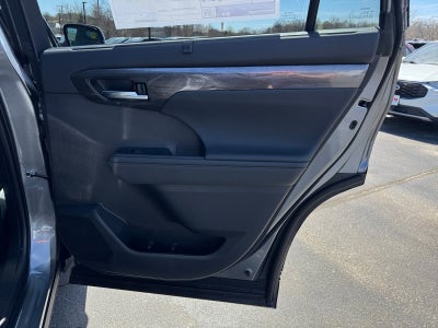 2026 Toyota Highlander Hybrid Platinum