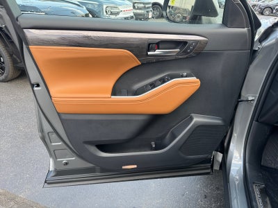 2026 Toyota Highlander Platinum